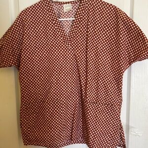 Hice szS checkered red/tan short sleeve Vneck scrub top 2 pockets